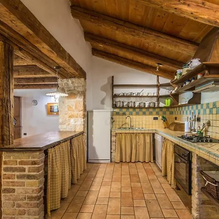 Giselle Villa Crklada