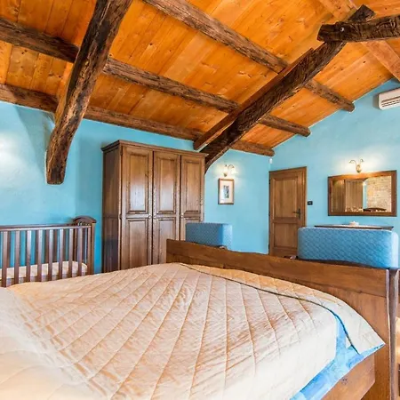 Giselle Villa Crklada