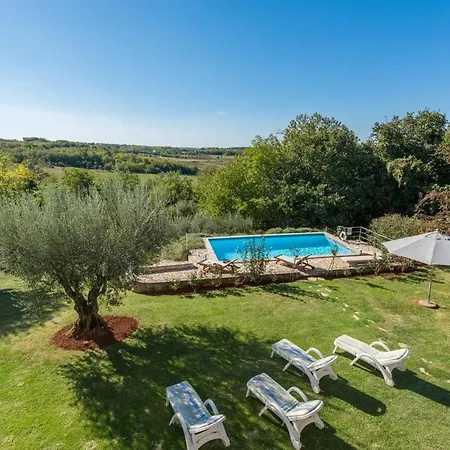 Giselle Villa