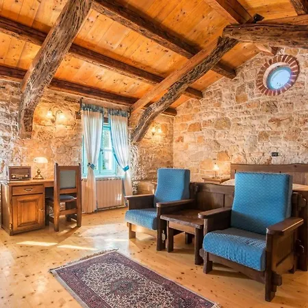 Giselle Villa Crklada